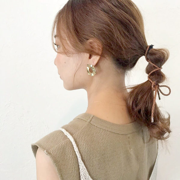 紐を使った簡単アレンジでオシャレヘアスタイルに
